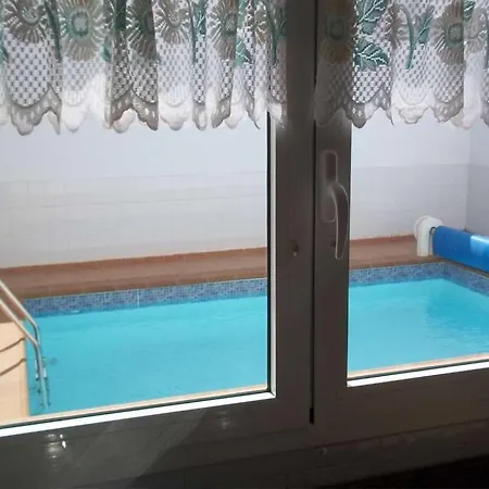 Villa Sleeps 6 Pool Wifi