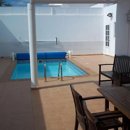Villa Sleeps 6 Pool Wifi Costa Teguise