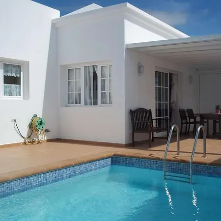 Sleeps 6 Pool Wifi Villa Costa Teguise